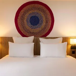 Korner Louvre Hotel